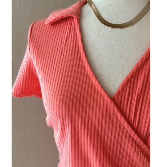 Ribbed v neckline dress - Picture 7 of 9